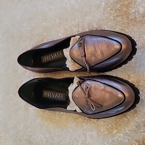 Gorgeous Prevata shoes Size 9 1/2 c